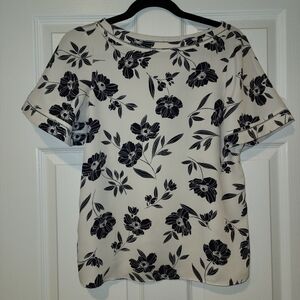 Ann Taylor XS Petite Floral Blouse Black & Cream | Short Sleeve Round Neck